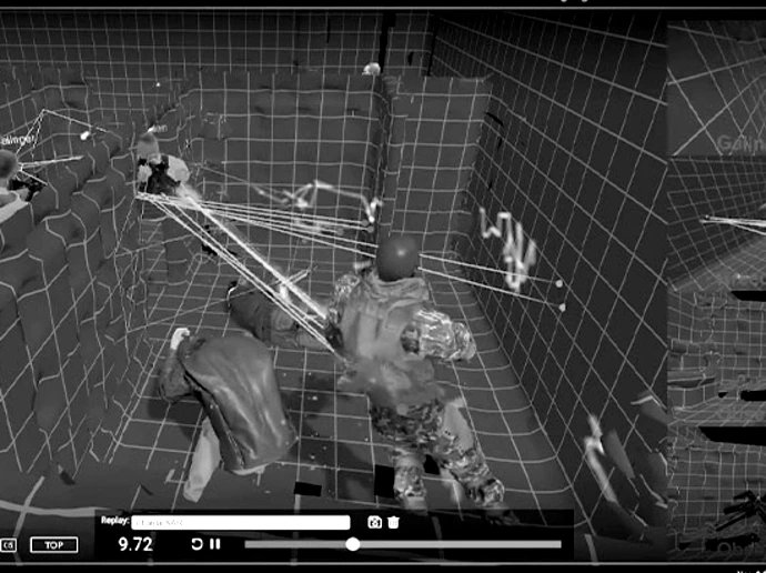 Bruker i en virtuell treningssimulator med bevegelsessporing